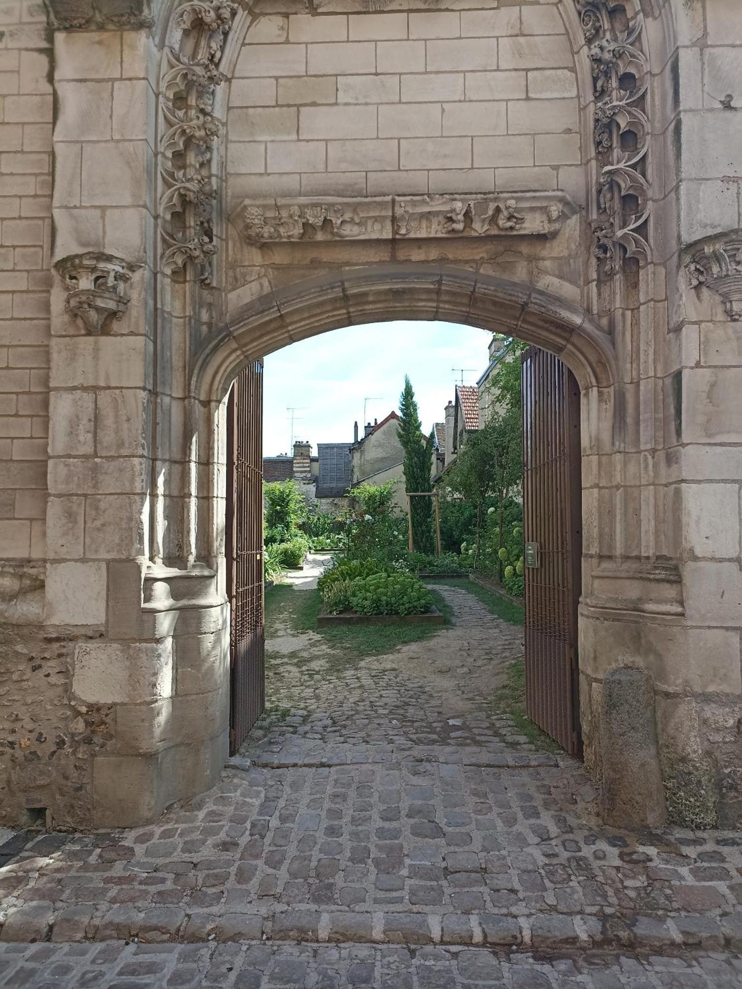 Le Logis Du Clocher Troyes Rom bilde